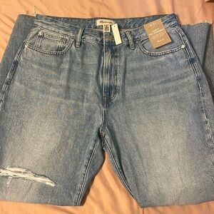 NWT: Madewell Curvy 90’s Straight Jeans in Revoir wash